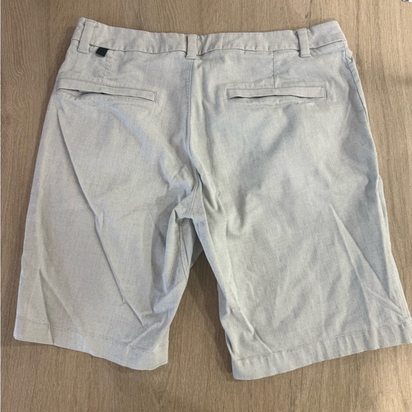 Men’s Lululemon Commission Classic Shorts, Light Gray, Size 33 - Picture 6 of 12